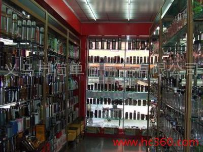 便携出行新选择 华浓迷你旅行电吹风，折叠设计双电压全球通用